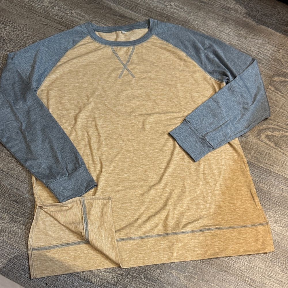 NWOT Large Very Soft Lon Sleeve Two Tone Women's Top
